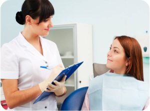 Điều dưỡng giới thiệu bản thân với người bệnh và đồng nghiệp như thế nào?